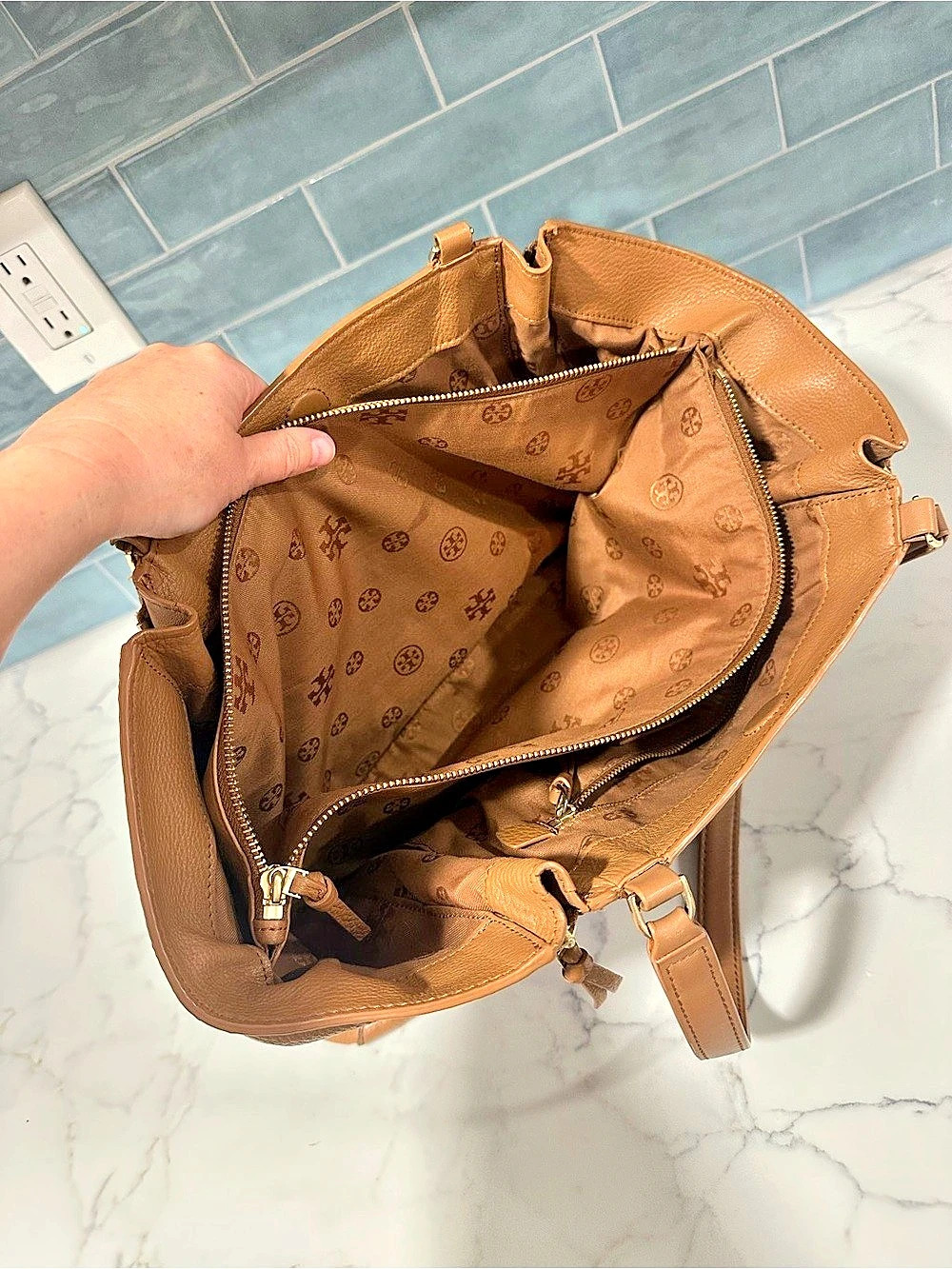 Tory Burch Zip Tote Camel Brown - Picture 5 of 11